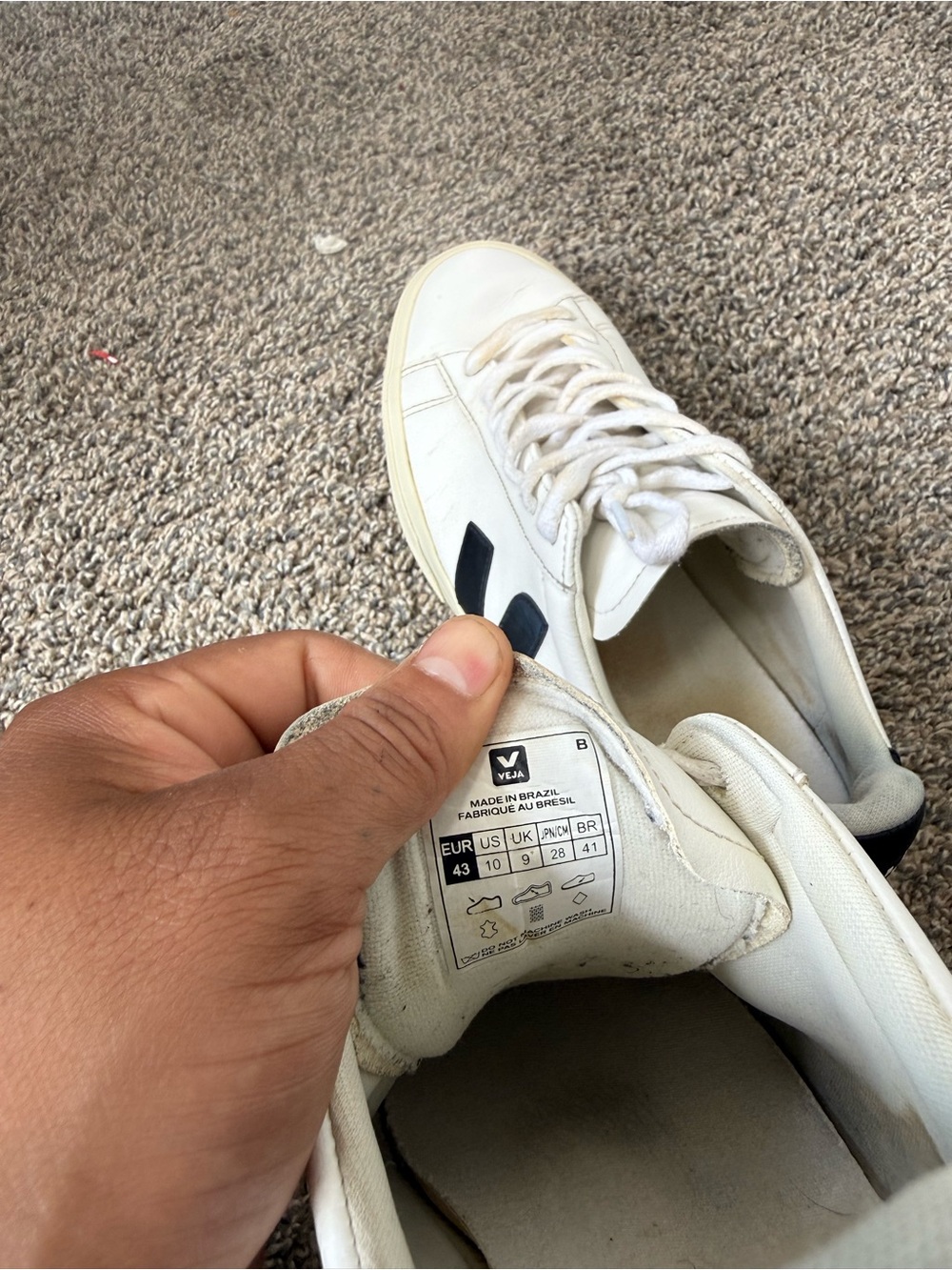 Veja Men’s White Leather Sneakers with Black V Logo - Picture 6 of 6